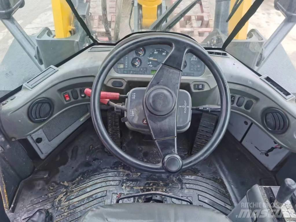 Komatsu WA 380 Kolesni nakladalci
