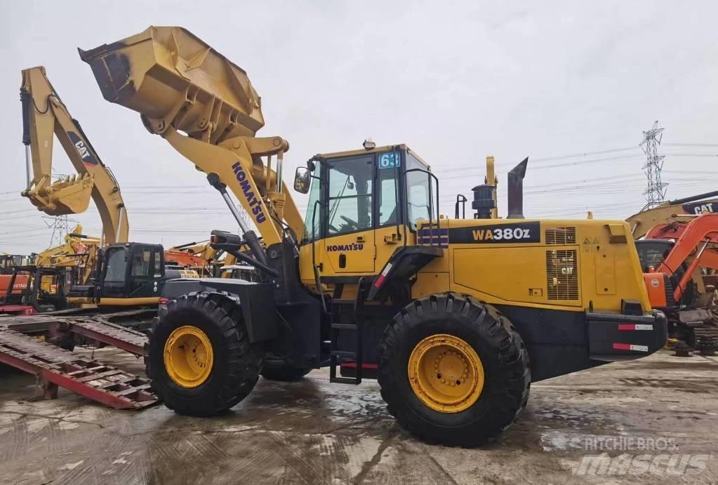 Komatsu WA 380 Kolesni nakladalci