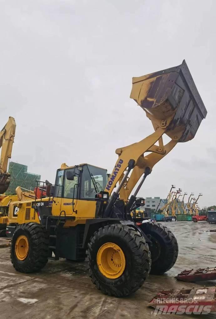 Komatsu WA 380 Kolesni nakladalci