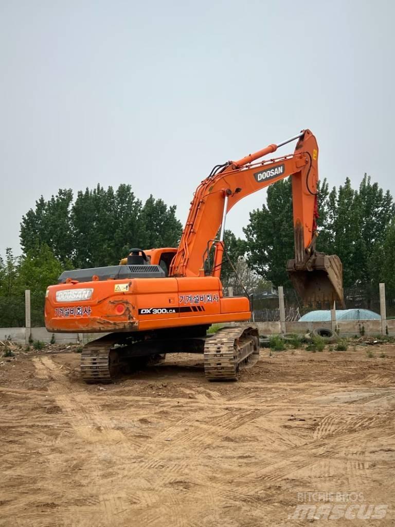 Doosan DX300LCA Bagri goseničarji