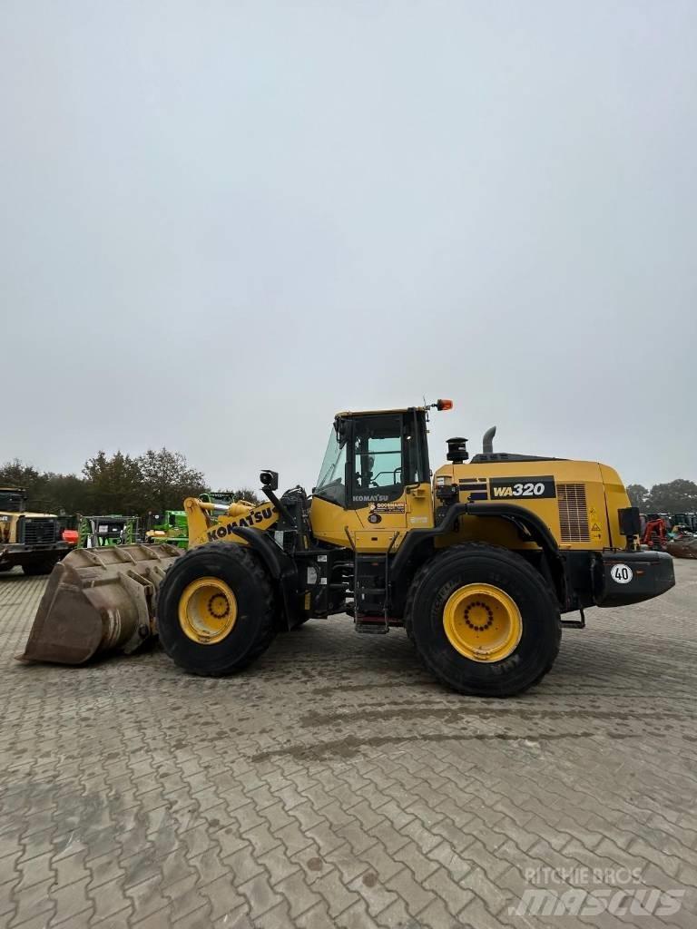 Komatsu WA 320 Kolesni nakladalci