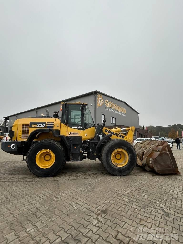 Komatsu WA 320 Kolesni nakladalci