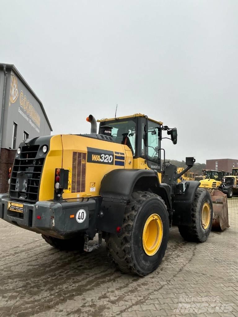 Komatsu WA 320 Kolesni nakladalci