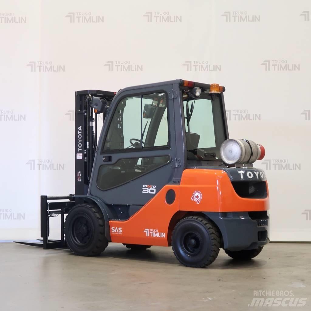 Toyota 02-8FGF30 Plinski viličarji