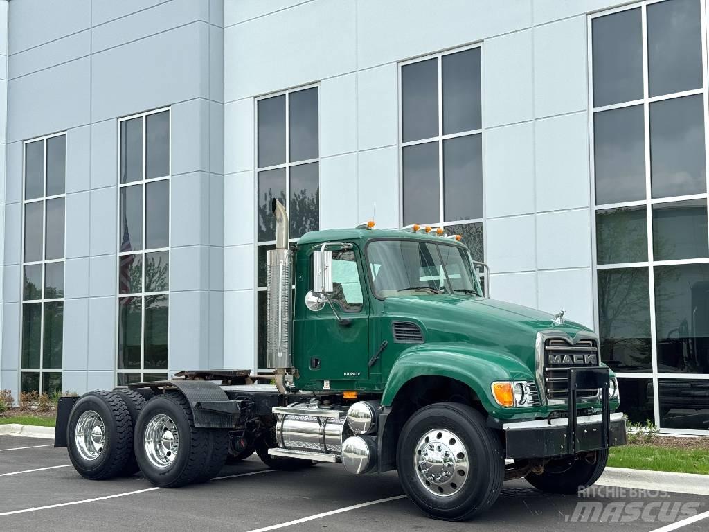 Mack Granite CV713 Vlačilci