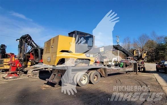 CAT 559C Nakladalci za les