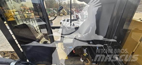 CAT 559D Nakladalci za les
