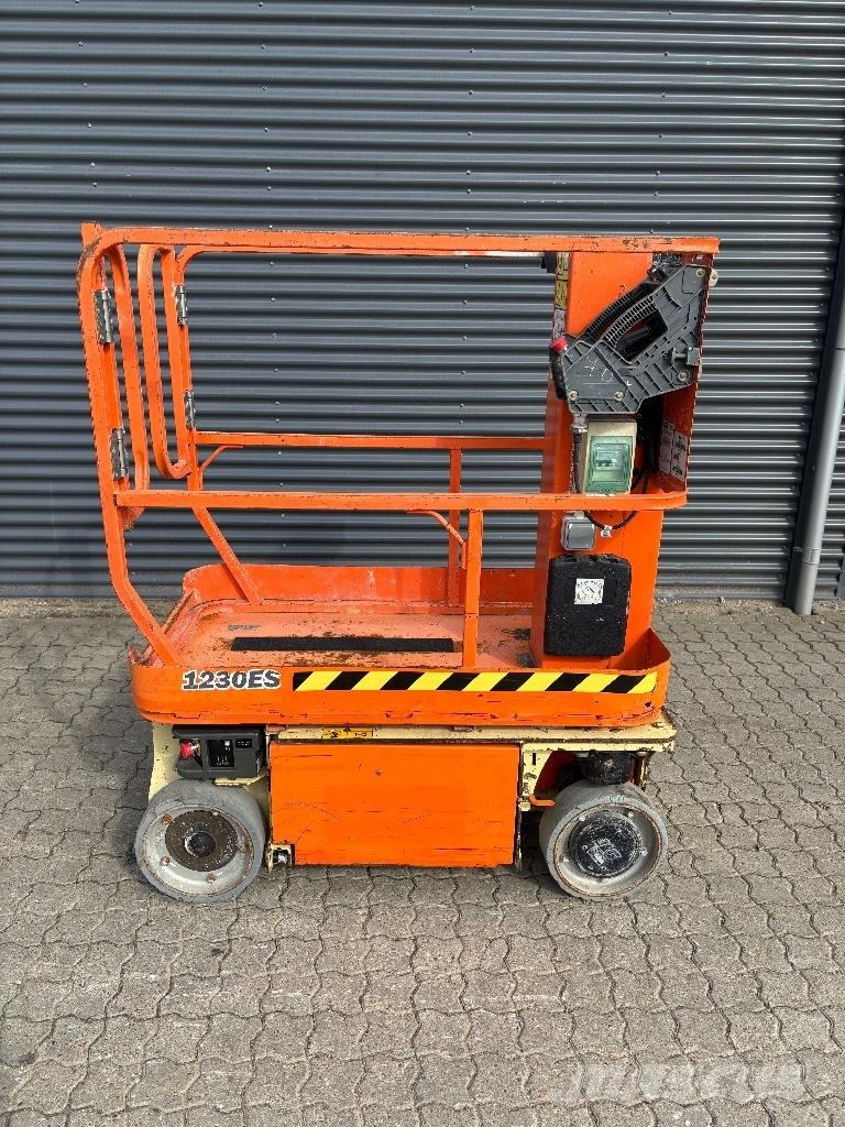 JLG 1230 ES Vertikalna dvigala