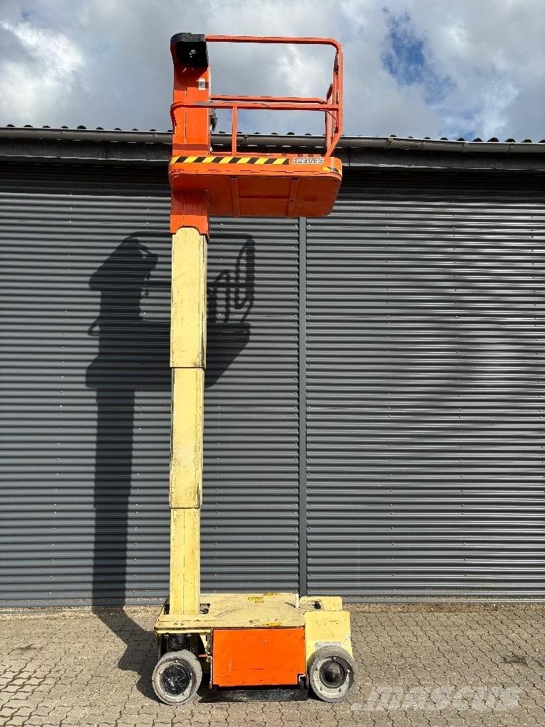 JLG 1230 ES Vertikalna dvigala