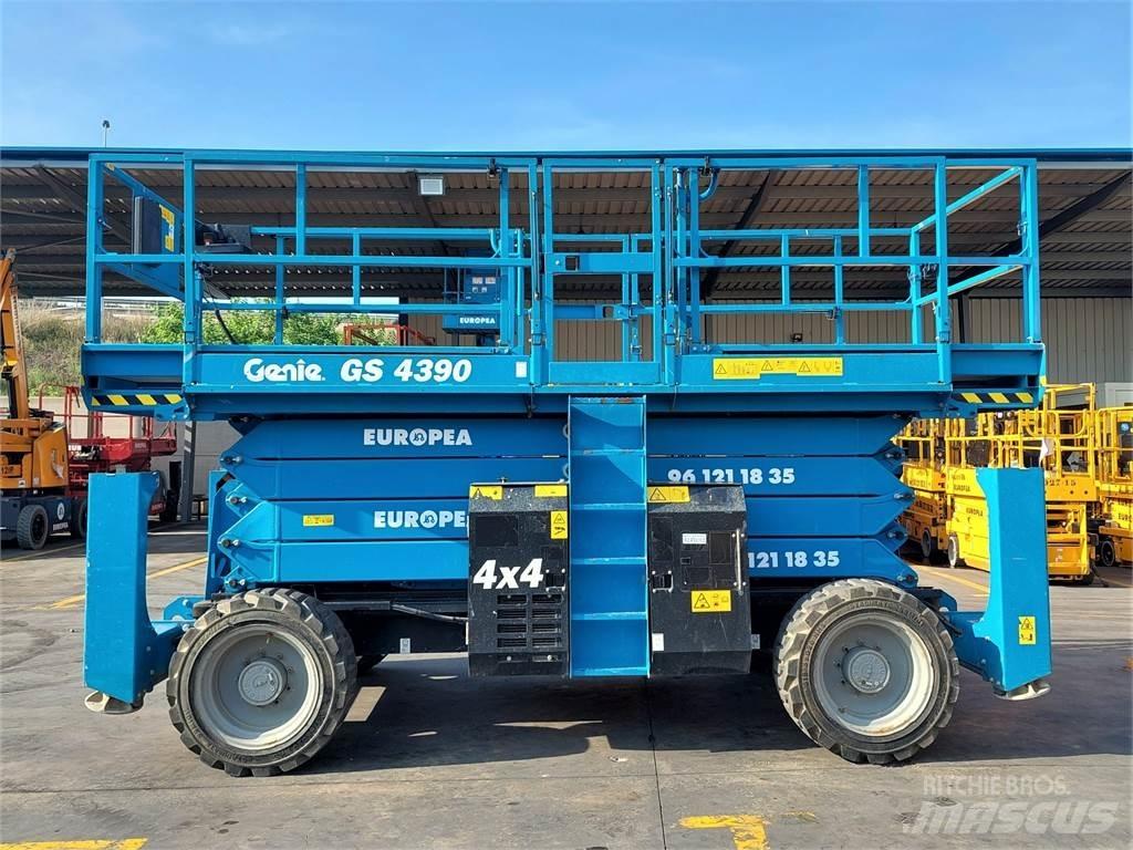 Genie GS4390 Škarjaste dvižne ploščadi