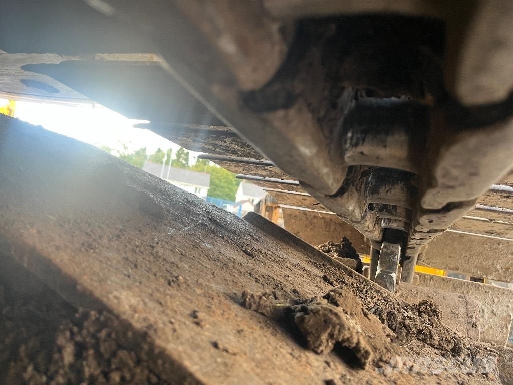 Komatsu PC138 US-8 Bagri goseničarji