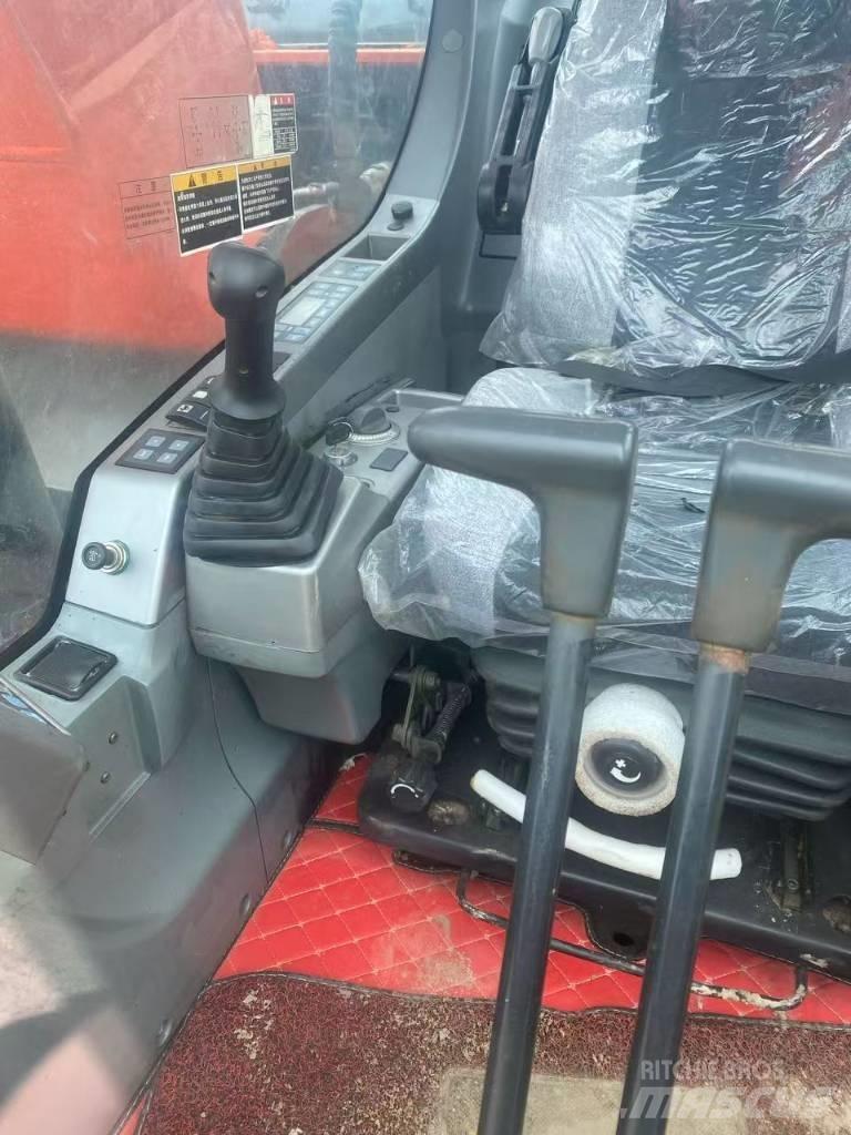 Doosan DX 225 LC Bagri goseničarji