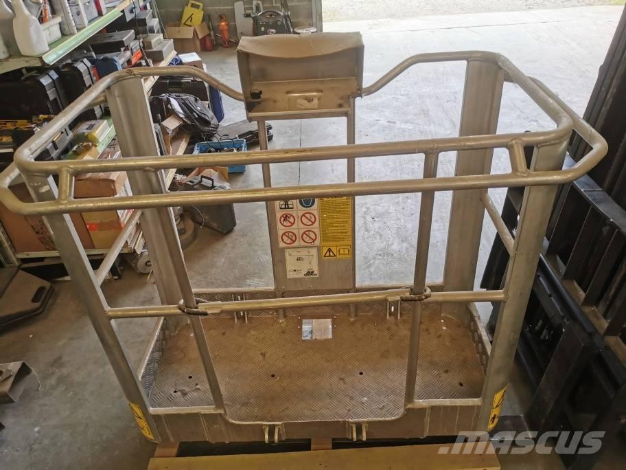 JLG X 20 J Boom in dipper roke