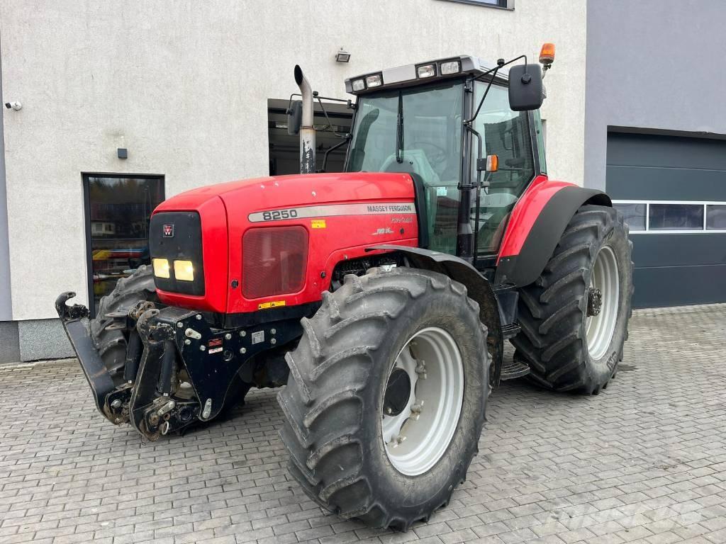Massey Ferguson 8250 Traktorji