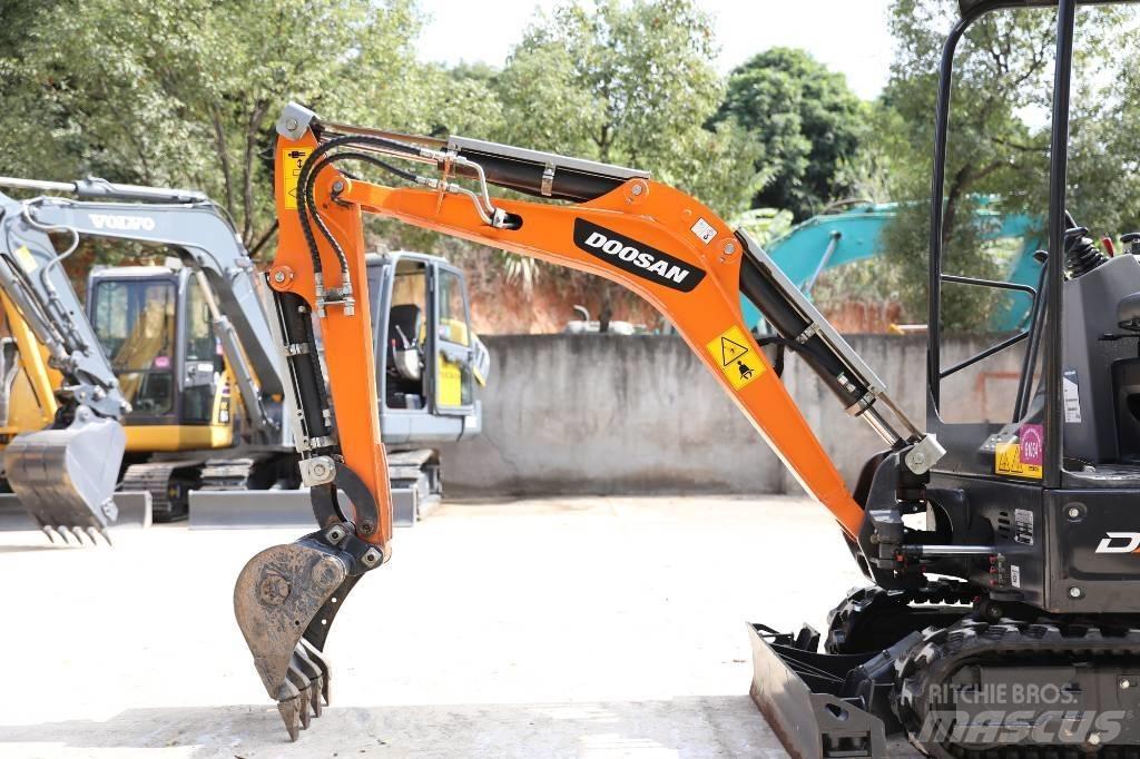 Doosan DX 17 Bagri goseničarji