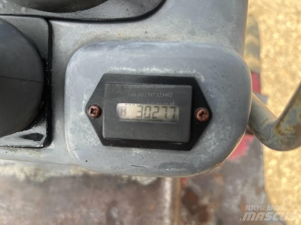 Takeuchi TB 108 Mini bagri <7t