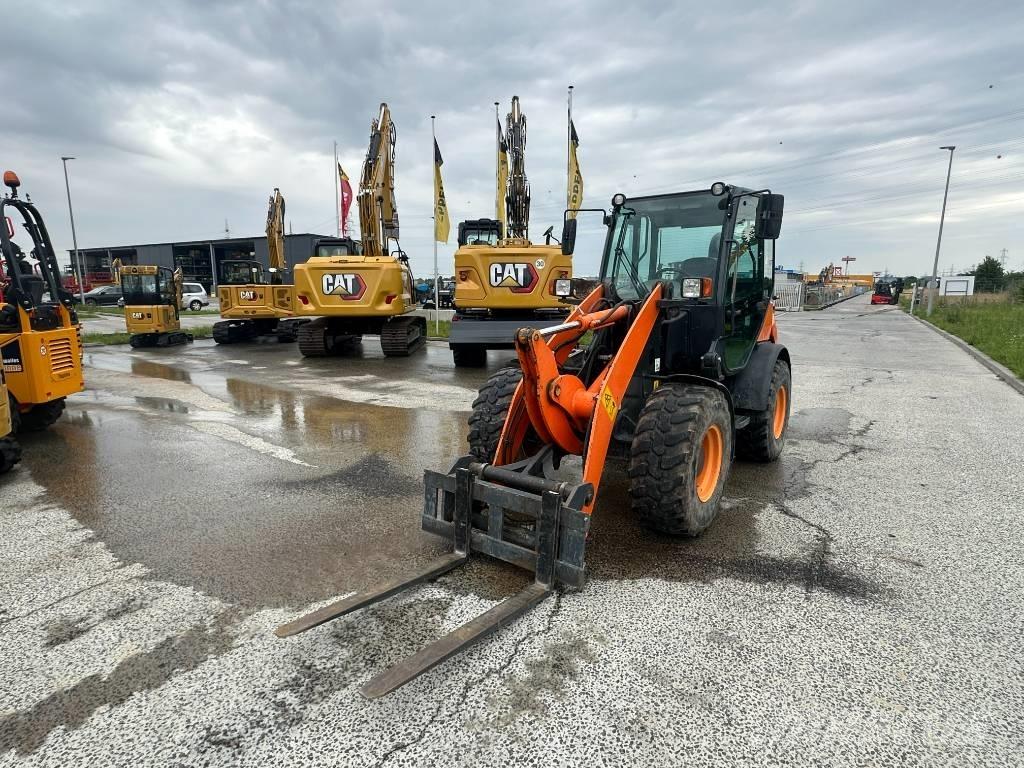 Komatsu WA 70 Kolesni nakladalci