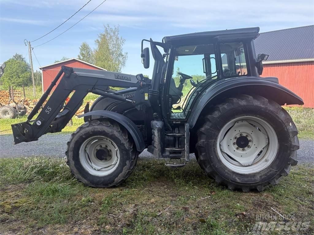 Valtra N122 Traktorji