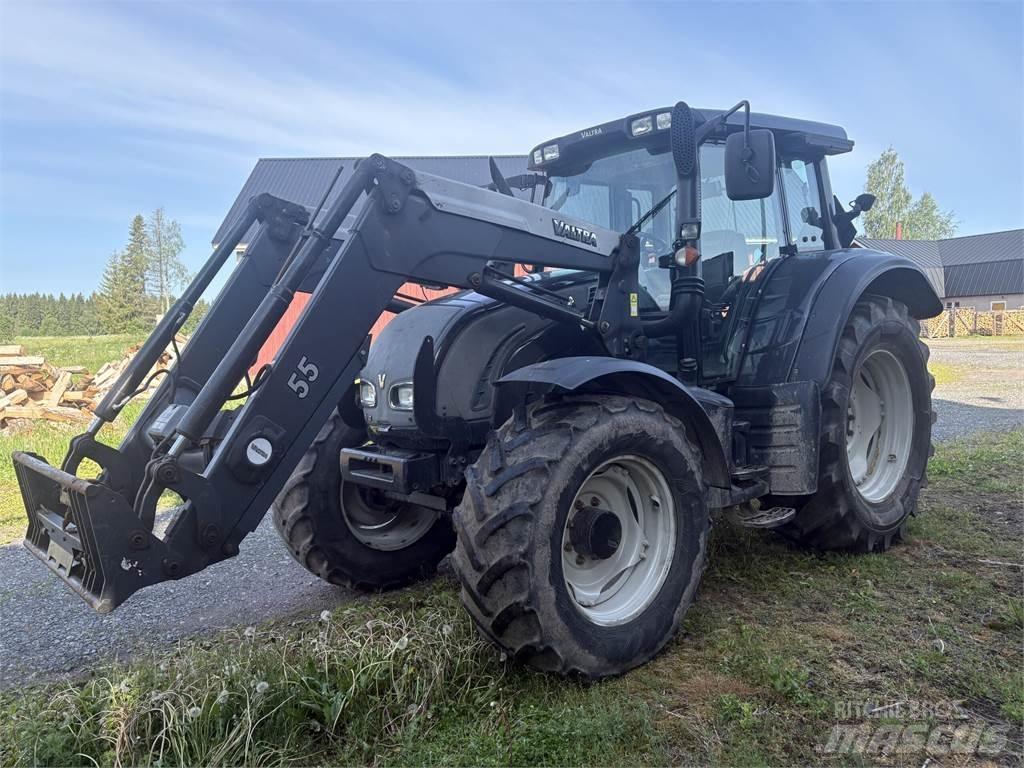 Valtra N122 Traktorji