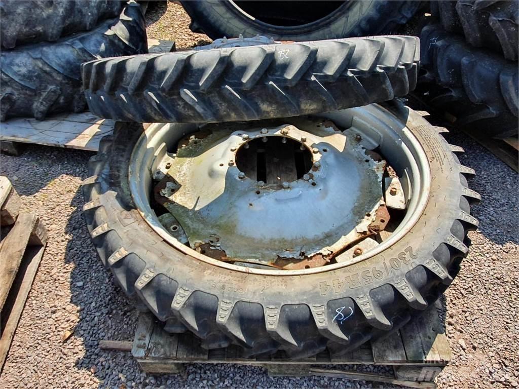 BKT 230/95R44 x2 Gume, kolesa in platišča