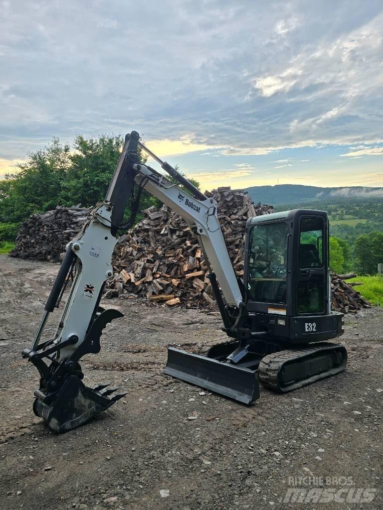 Bobcat E 32 Mini bagri <7t