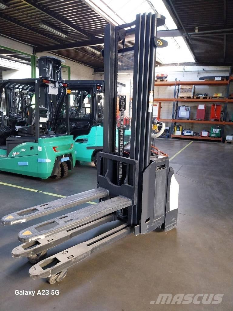 Crown ESi40001.6TT Ročni električni viličar