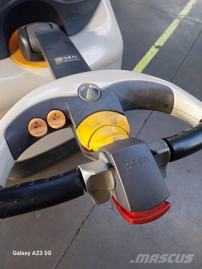 Crown ESi40001.6TT Ročni električni viličar