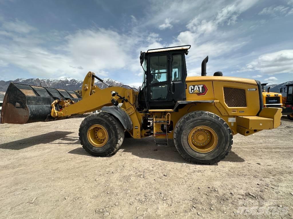 CAT 938M Kolesni nakladalci