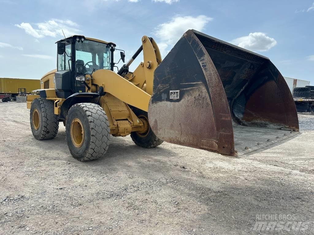 CAT 938M Kolesni nakladalci