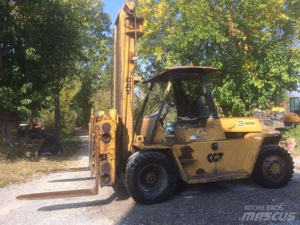 CAT V 200 B Dizelski viličarji