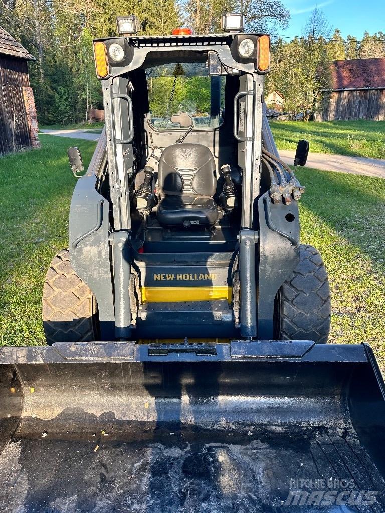 New Holland L 225 Skid steer mini nakladalci