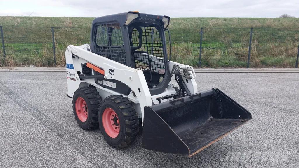 Bobcat S450 Kolesni nakladalci