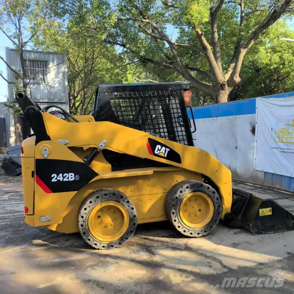 CAT 242 B 3 Skid steer mini nakladalci