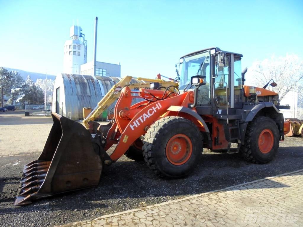Hitachi ZW 180 Kolesni nakladalci