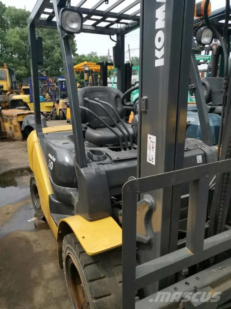 Komatsu 30 Teleskopski viličarji