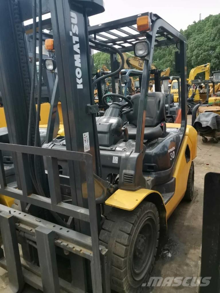 Komatsu 30 Teleskopski viličarji