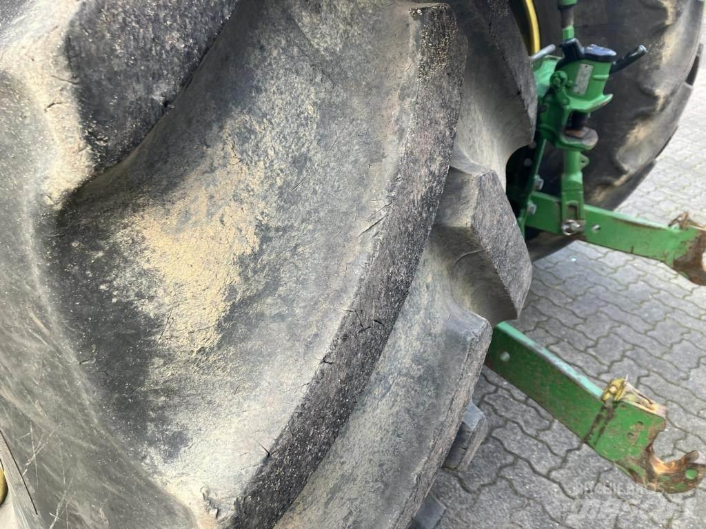 John Deere 6215R Traktorji