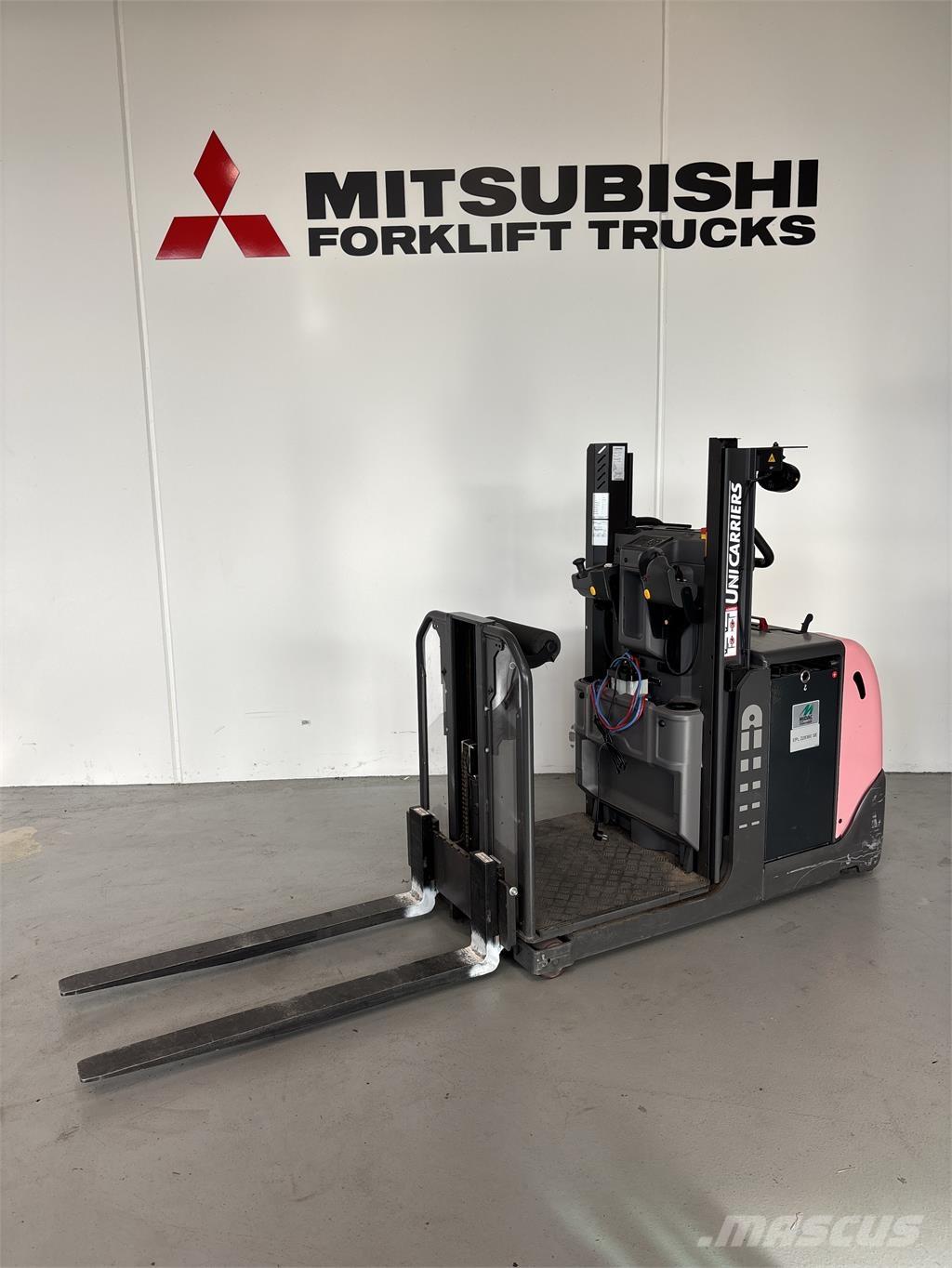 UniCarriers EPL100 Nizko dvižni komisionirni viličar