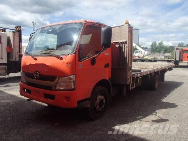 Hino 195 Tovornjaki s kesonom/platojem