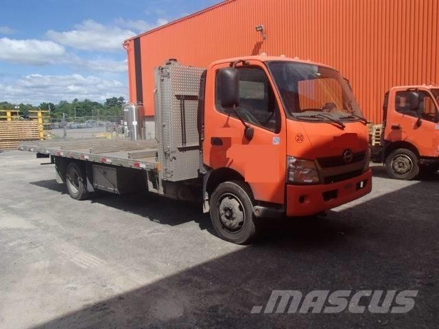 Hino 195 Tovornjaki s kesonom/platojem