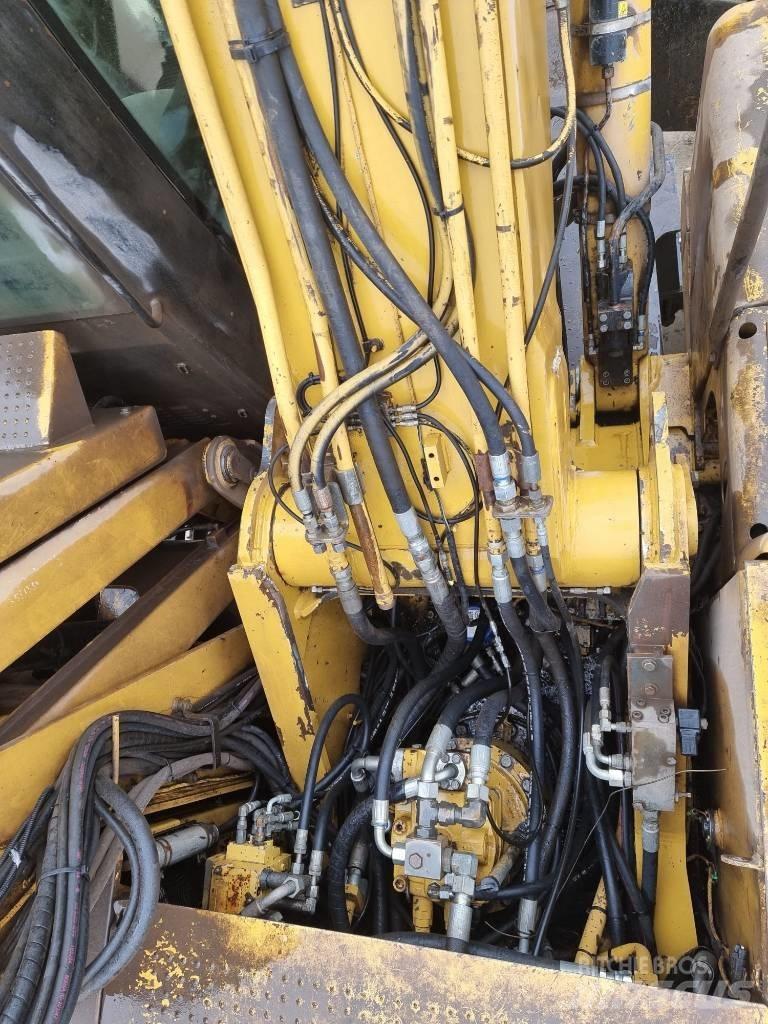 CAT M 325 D L MH Bagri za prekladanje primarnih/sekundarnih surovin