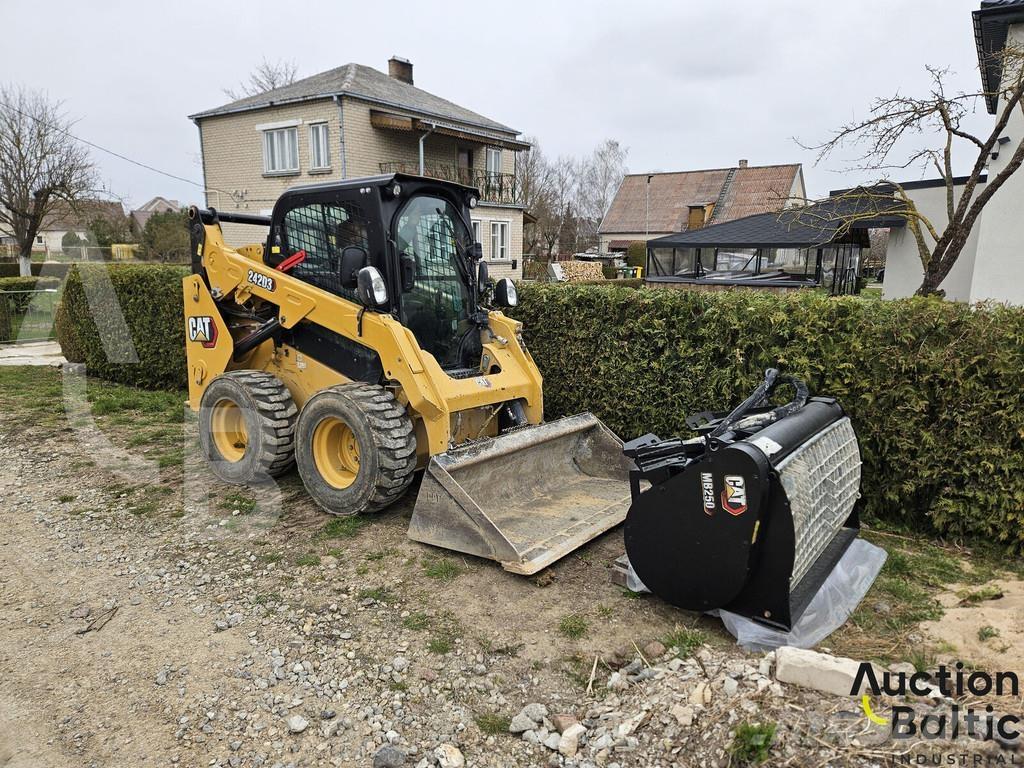CAT 242 D 3 Skid steer mini nakladalci