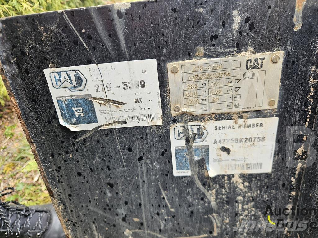 CAT 242 D 3 Skid steer mini nakladalci