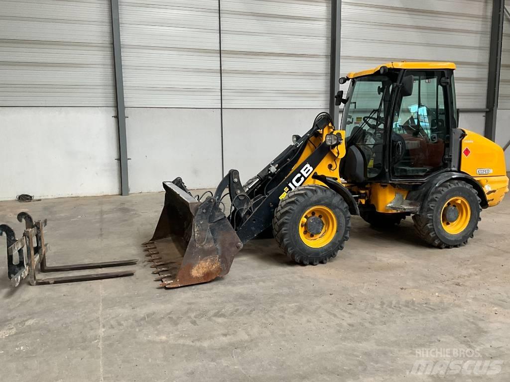 JCB 406 B Kolesni nakladalci