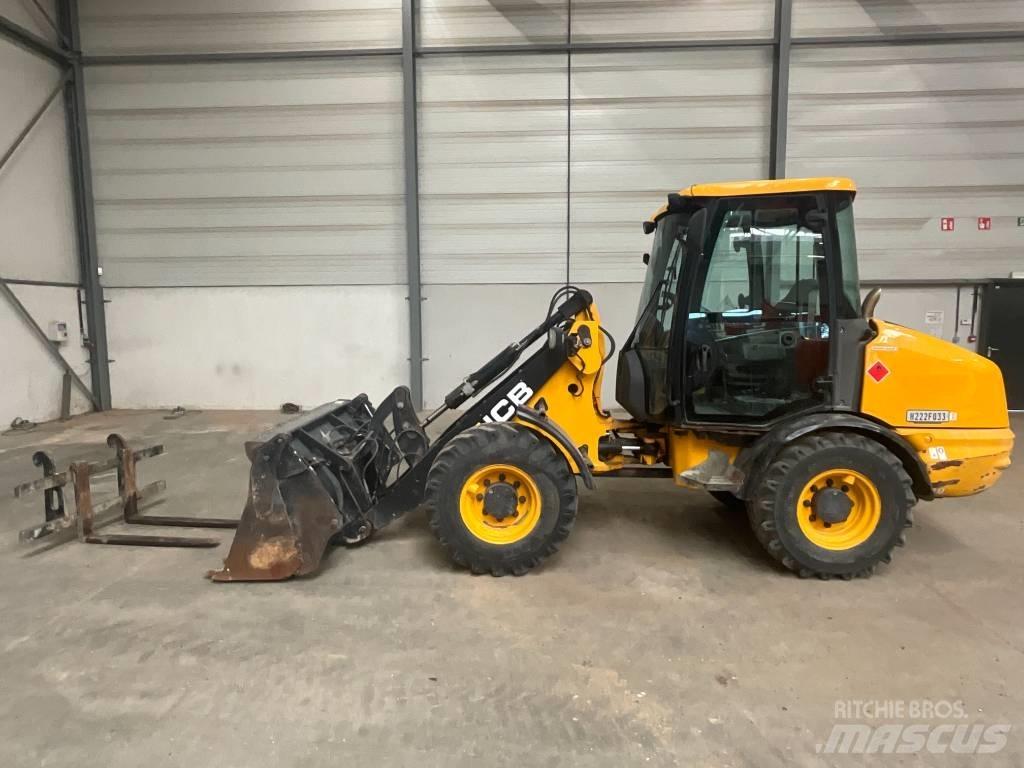JCB 406 B Kolesni nakladalci