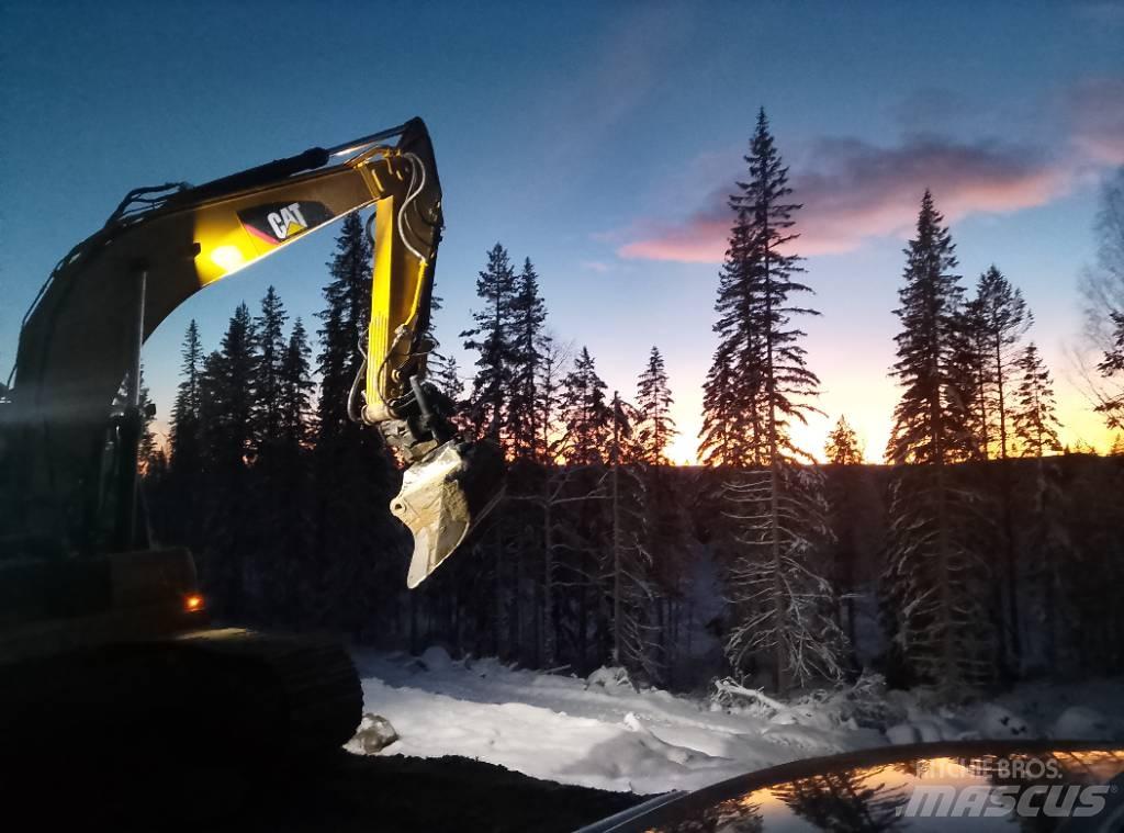 CAT 320 Bagri goseničarji