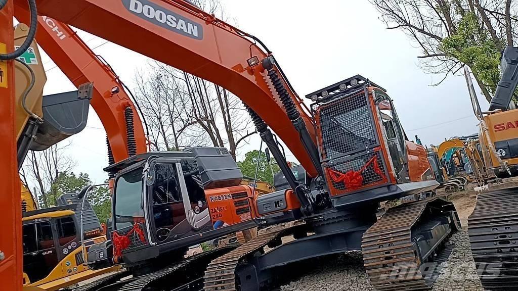 Doosan DX 225 LC Bagri goseničarji