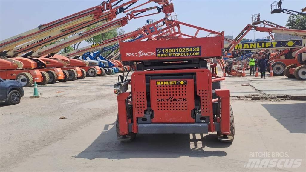 SkyJack 8841RT Škarjaste dvižne ploščadi