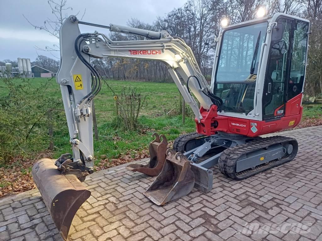 Takeuchi TB 230 Mini bagri <7t