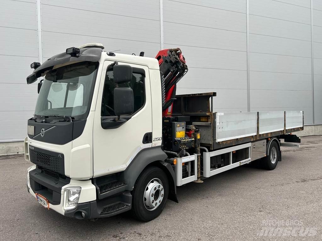 Volvo FL Tovornjaki z žerjavom